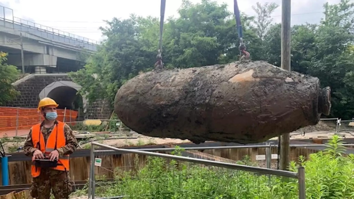 Bomba estratta