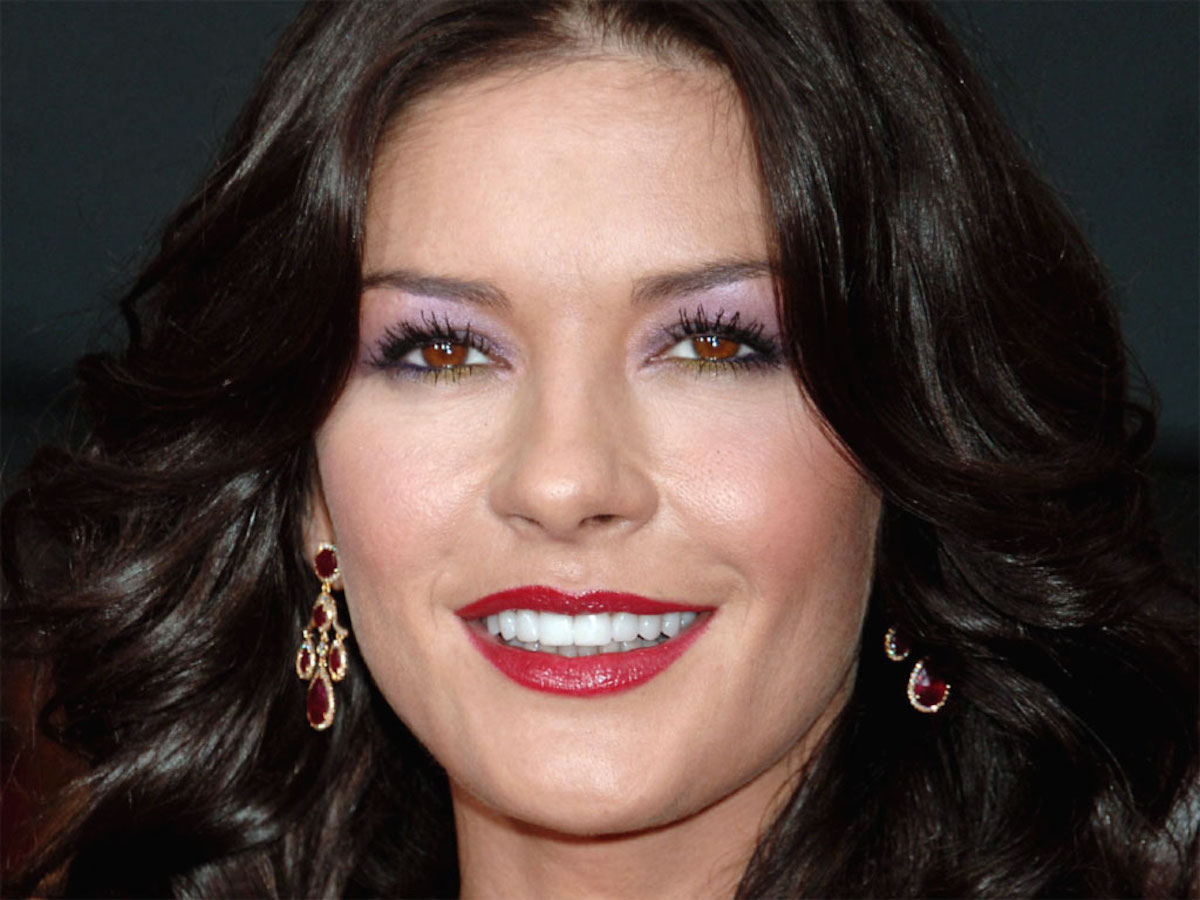 Zeta Jones Catherine sorridente