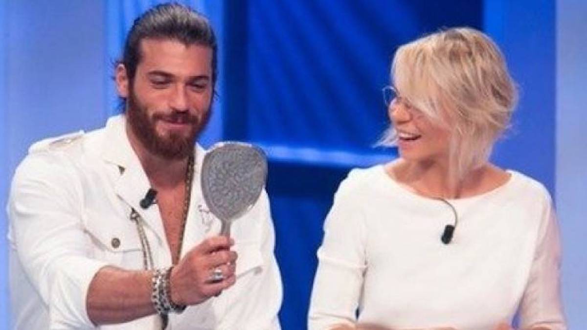 Can Yaman e Maria De Filippi giocano