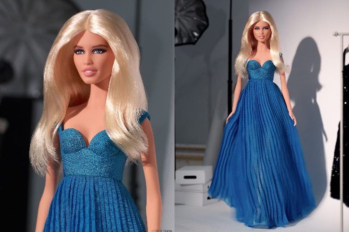 Barbie indossa abito blu