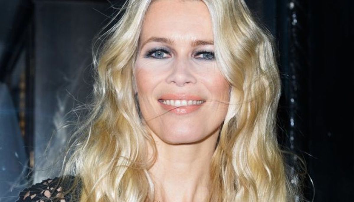 Claudia Schiffer sorridente