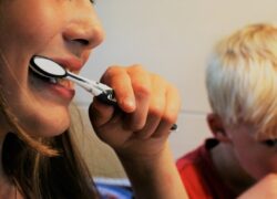 Come pulire l'apparecchio per i denti