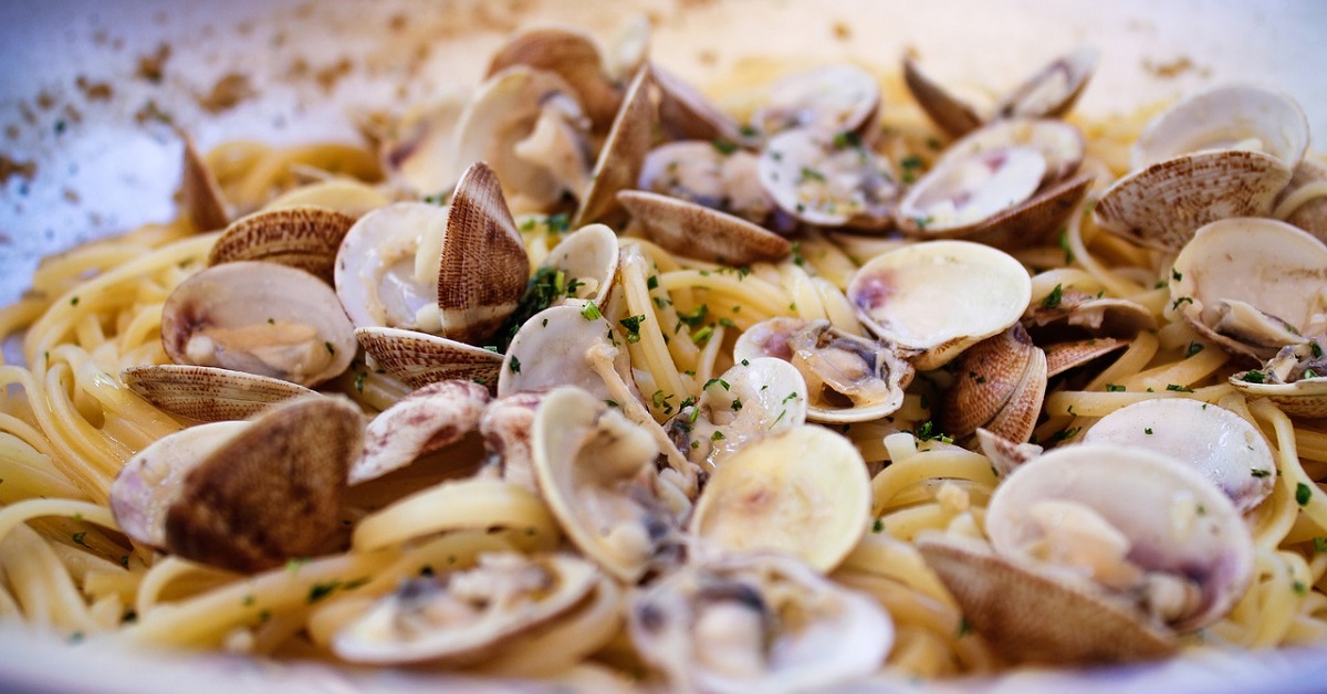 Come pulire le vongole e togliere ogni residuo: tutti i trucchi e i consigli