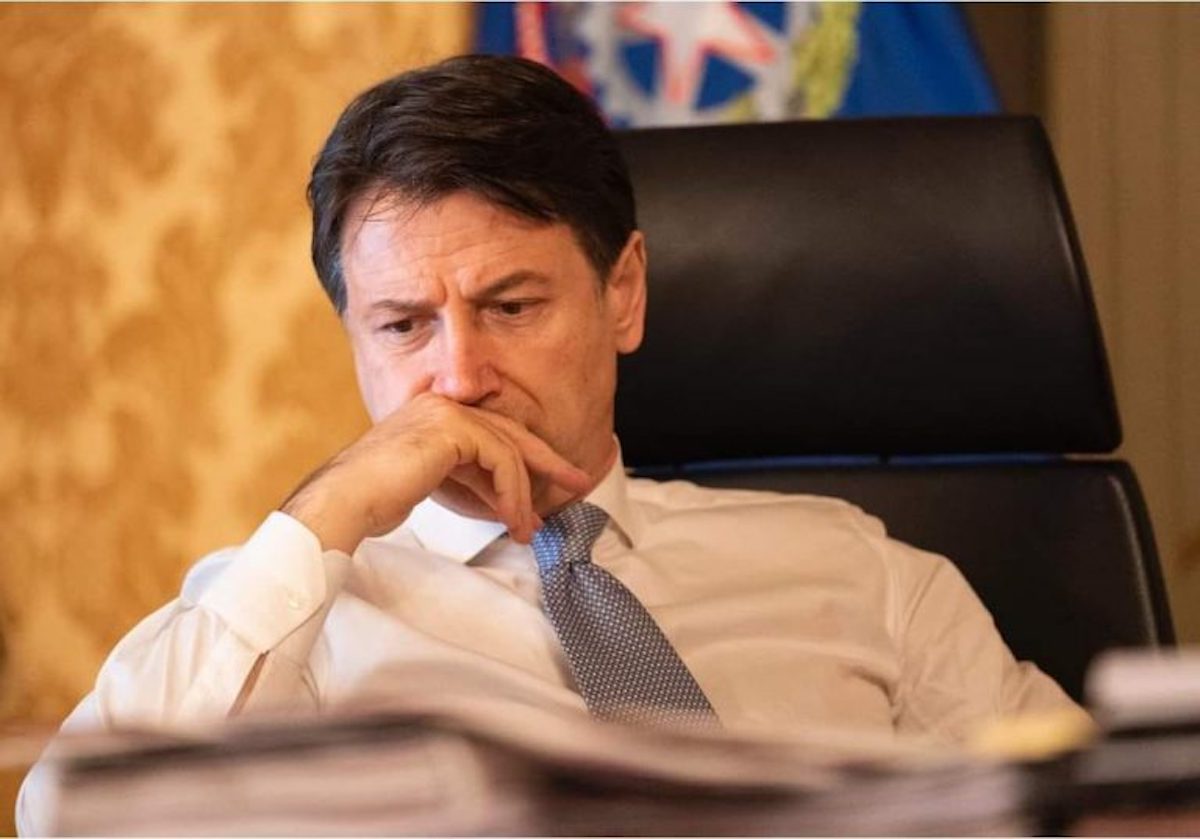 Giuseppe Conte preoccupato per la crisi di Governo