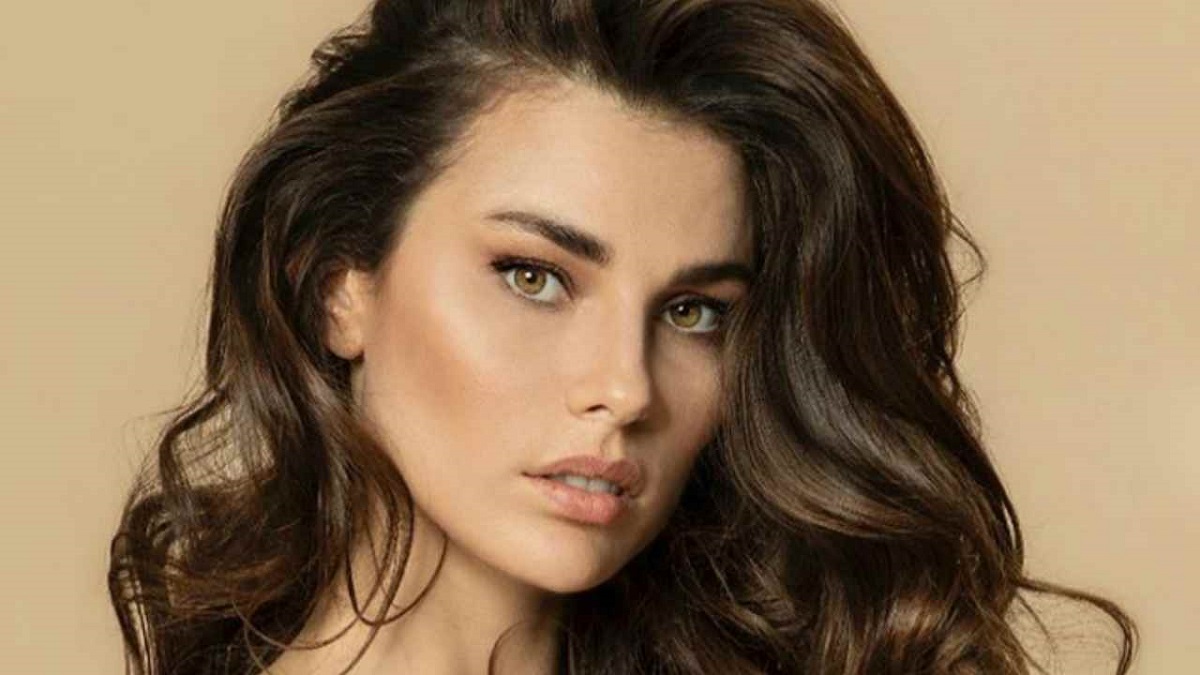 GF Vip, Dayane Mello stupisce con il suo abito a fiori ma sapete quanto costa? Un prezzo decisamente alto per noi comuni mortali