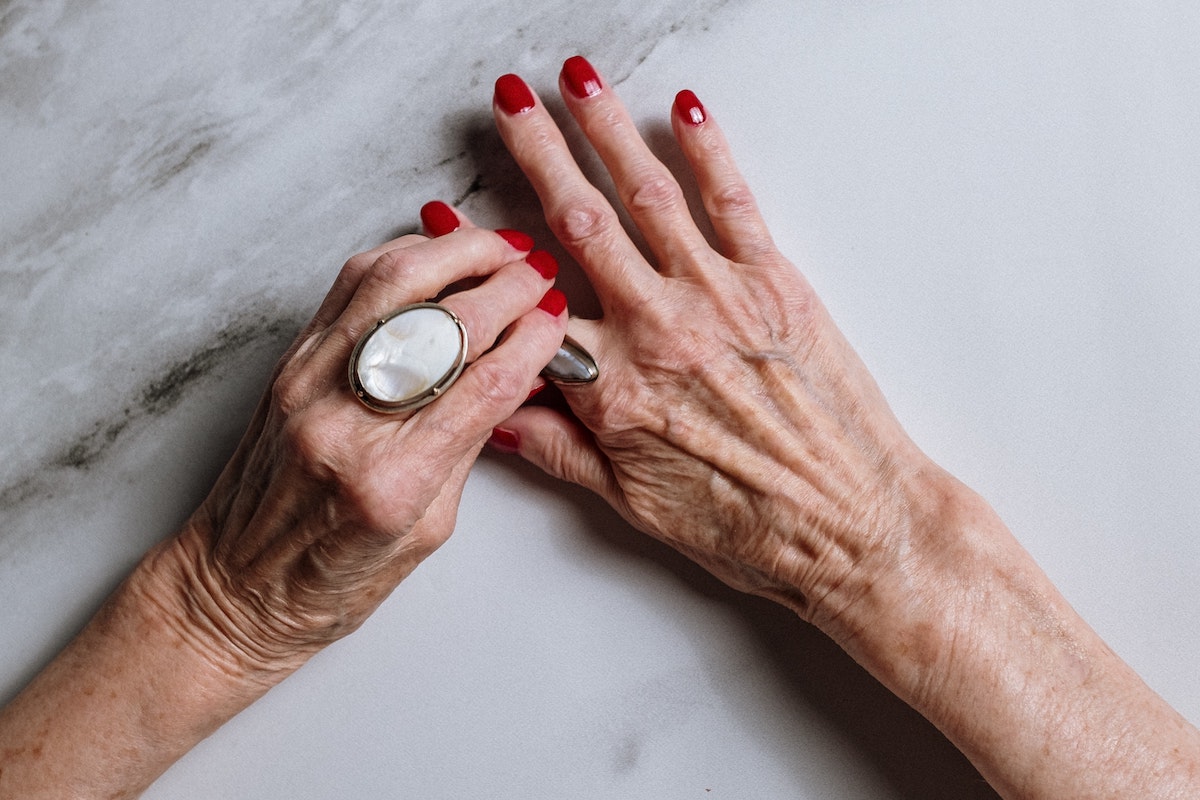 Donna 98enne sconfigge il Covid e diventa ricca