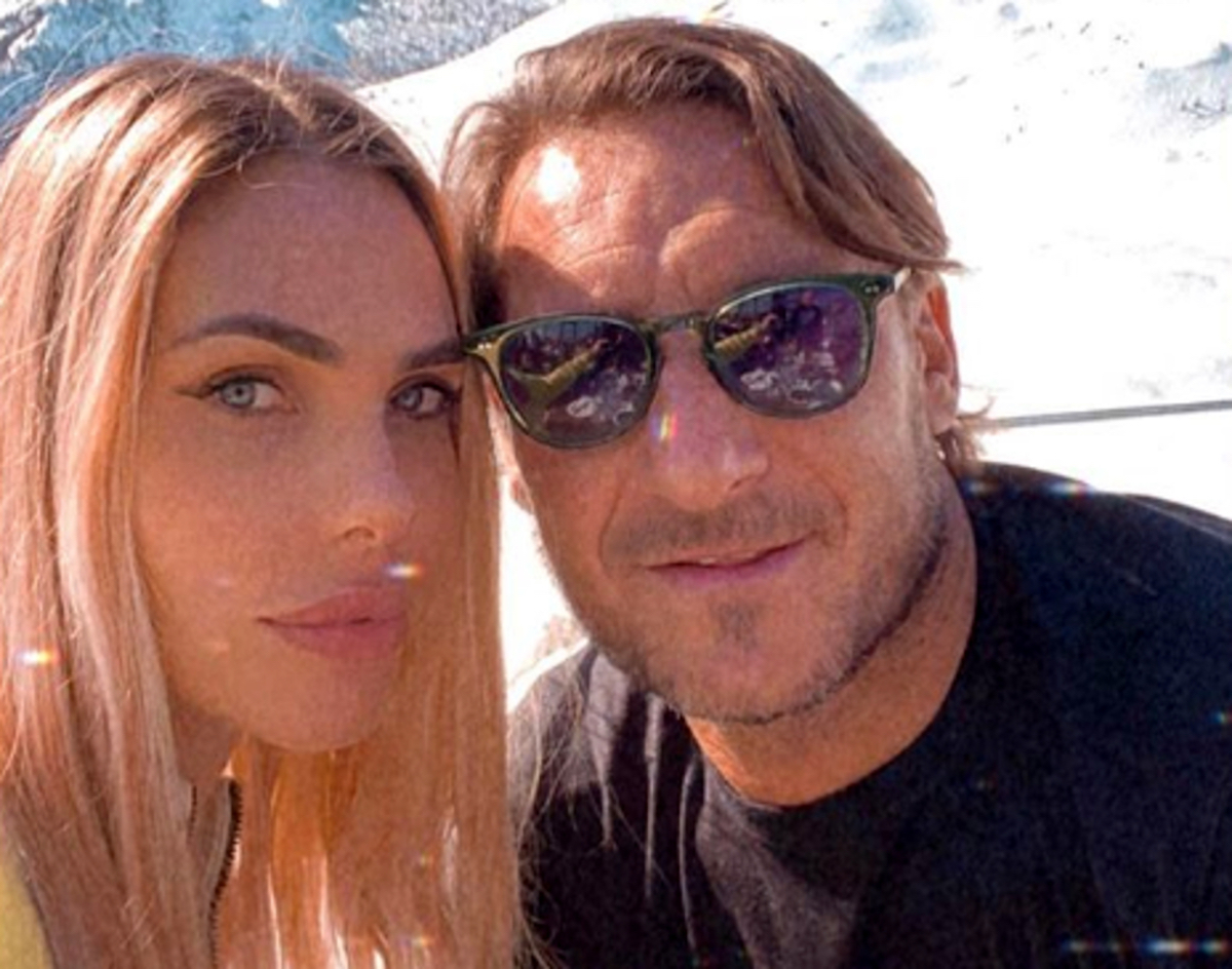 Selfie Totti Francesco e Ilary Blasi