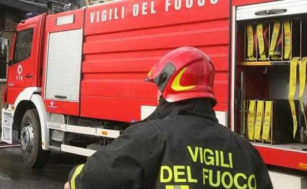 Soccorso pompieri Grumo Appula giallo