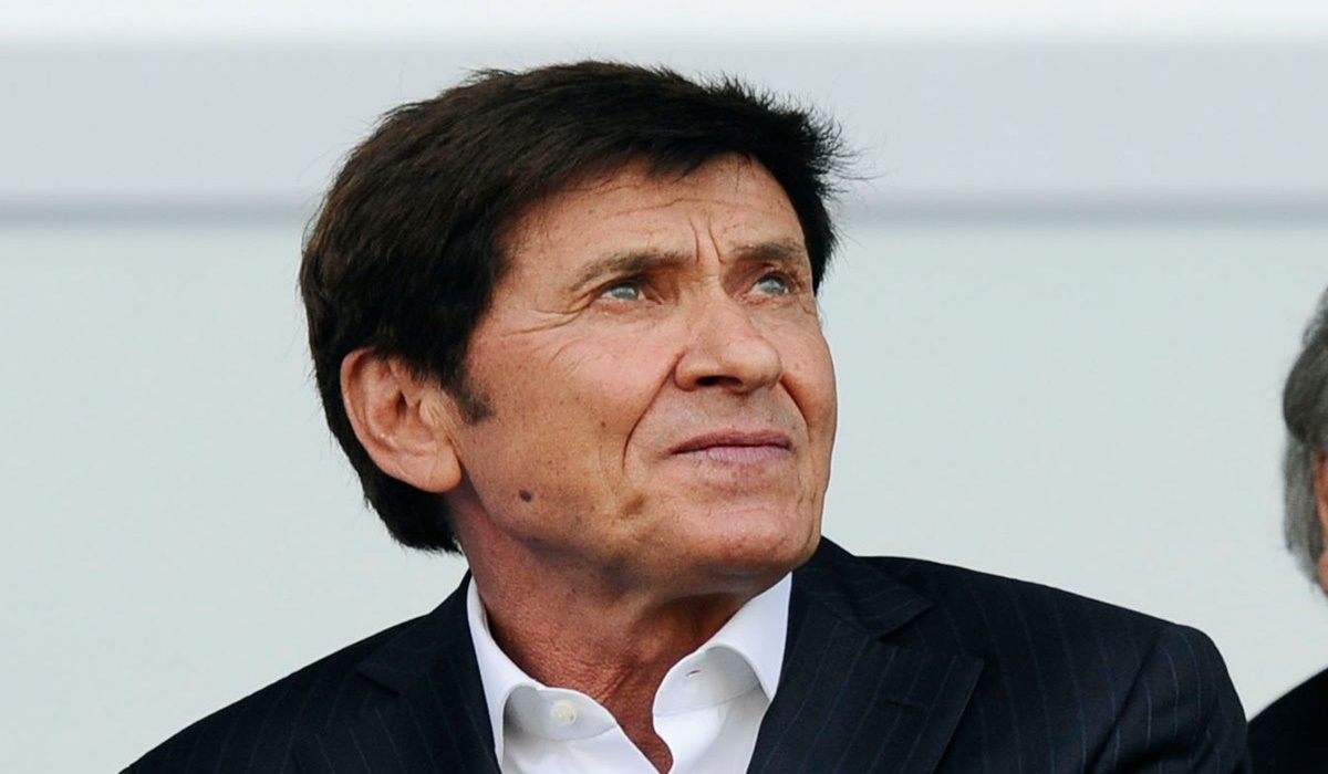 Gianni Morandi, avete mai visto la sua casa? Gli interni sono semplici e rustici, ma il punto più forte della casa è l’orto dell’artista