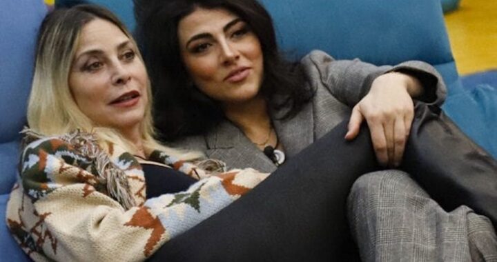Giulia Salemi confessione hot a Stefania Orlando: "Vorrei baciarti, faccio pensieri strani su di te"