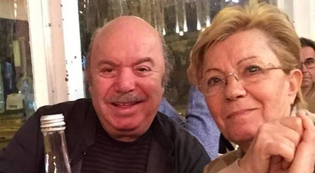 Lino Banfi e la moglie Lucia che sorridono