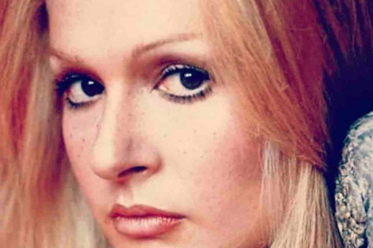 Qui aveva soltanto 20 anni, oggi è ancora una delle donne più belle del mondo televisivo. Avete capito di chi si tratta?