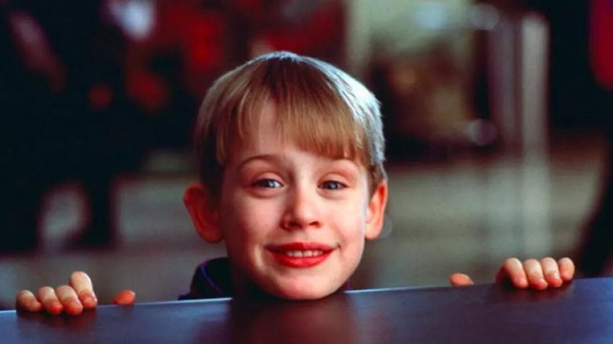 Macaulay Culkin sorridente