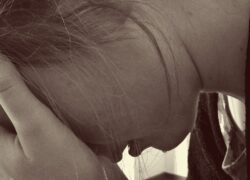 mamma si suicida a 21 anni