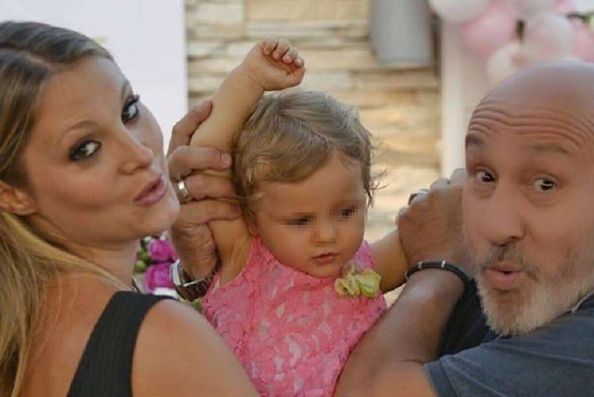 Maurizio Battista e la famiglia positivi al Covid-19: paura per la figlia di 4 anni