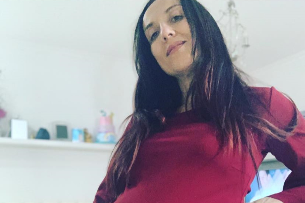 Pamela Petrarolo presenta in tv la sua bambina avuta a 44 anni: “Ha un mese di vita”