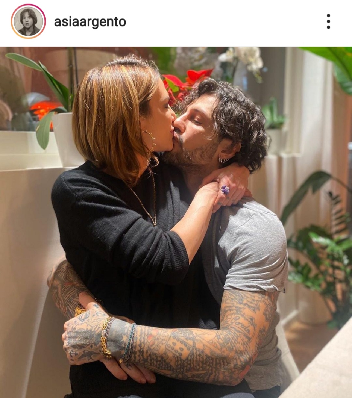 bacio asia argento e fabrizio corona 