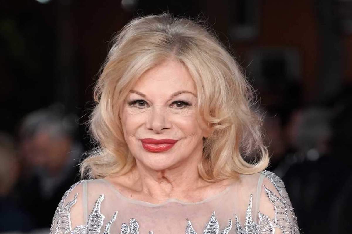 Sandra Milo: “Ricevo foto oscene sui social”