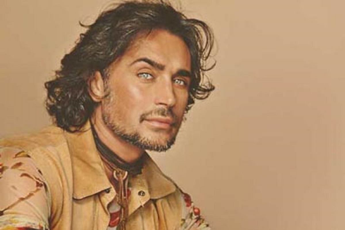 Il noto cantante chiede aiuto: “Sono in condizioni di estrema indigenza, farei anche il cameriere”