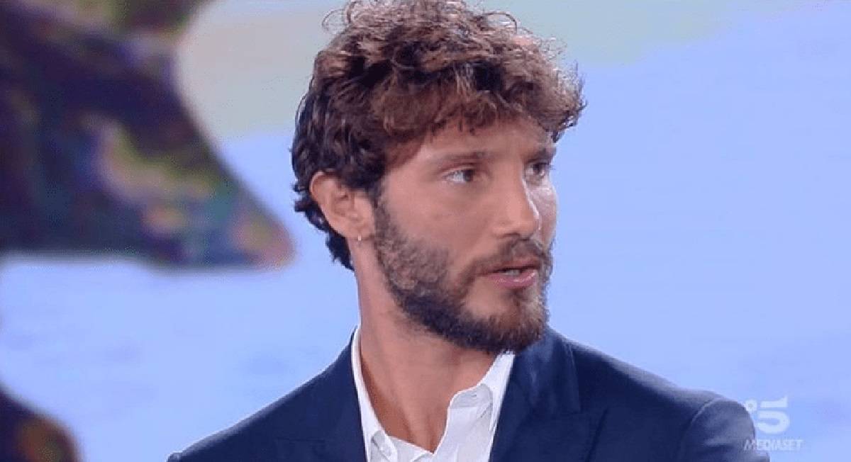 Come spende i suoi soldi Stefano De Martino? La risposta è esemplare