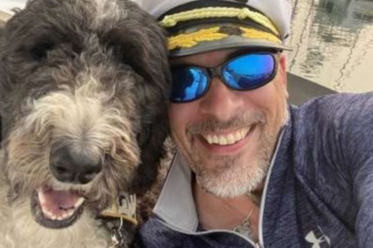 “Non mi arrenderò finché non me la riporteranno”: la disperazione di un uomo a cui è stata portata via la sua cagnolina