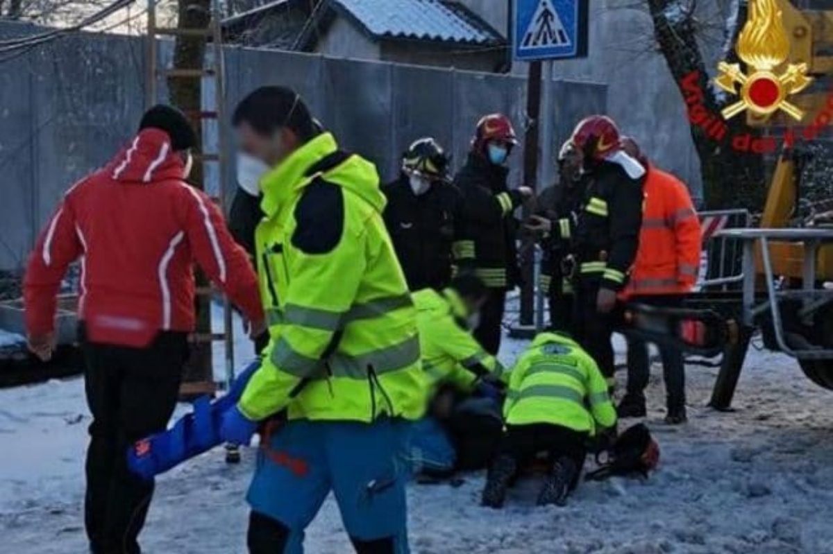 Uomo precipita in una voragine di 7 metri