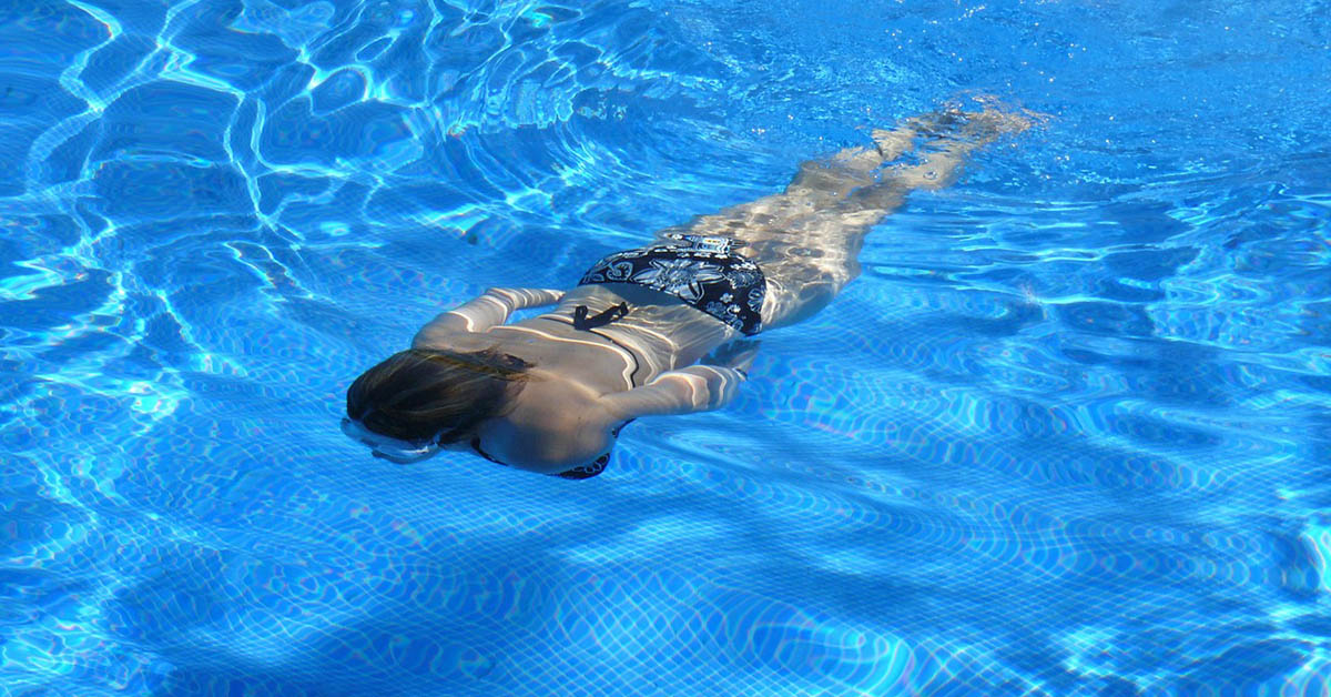 acqua del mare e della piscina