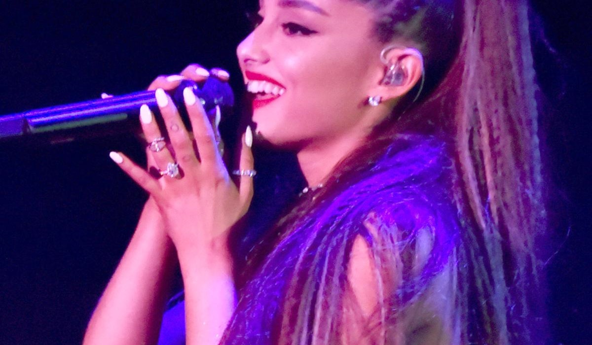 Ariana Grande, avete visto il suo anello di fidanzamento regalato da Dalton Gomez? Il prezzo è esagerato, ecco quanto