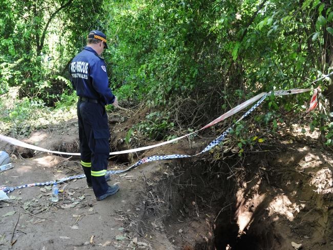 Il cucciolo di bulldog francese era rimasto incastrato nella tana del vombato. I soccorritori si erano arresi, dandolo per morto ma poi il proprietario l’ha sentito abbaiare (video)