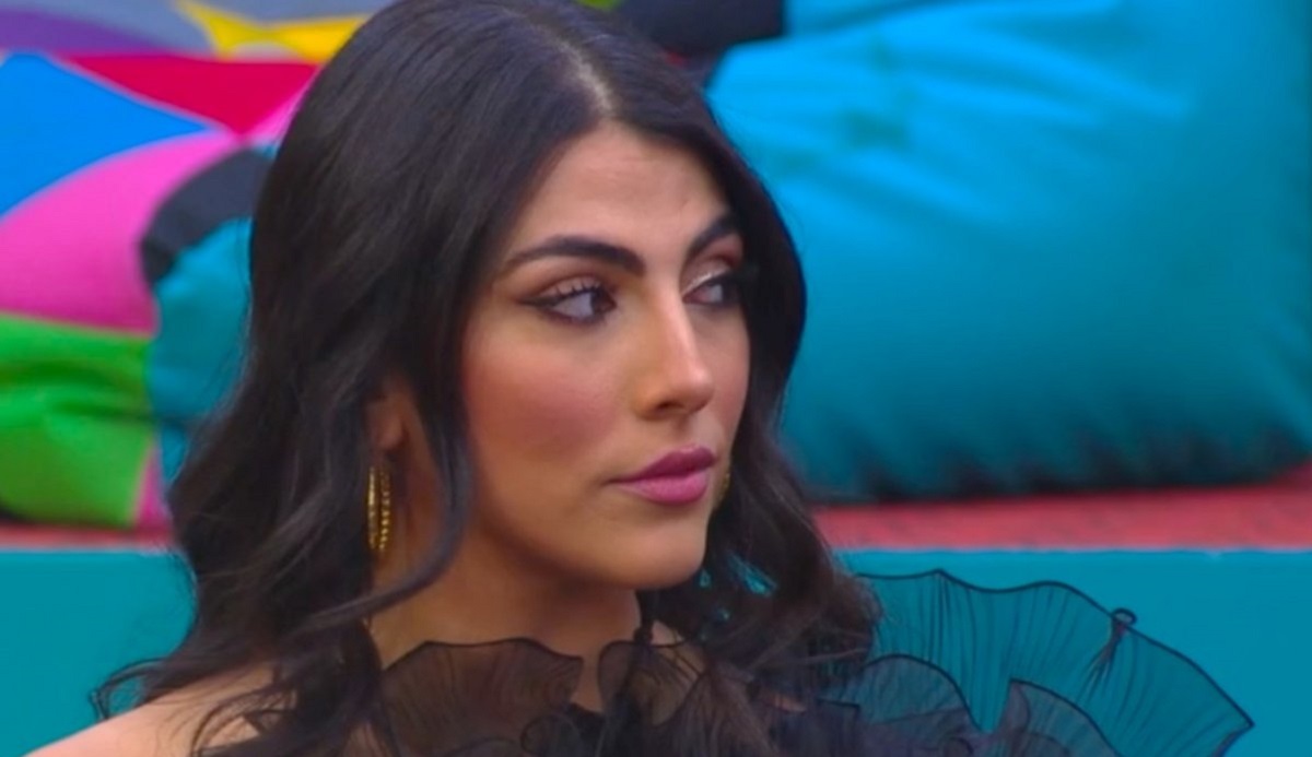 GF Vip: Giulia Salemi in lacrime per le parole della famiglia di Pretelli: “Faccio finta di niente”