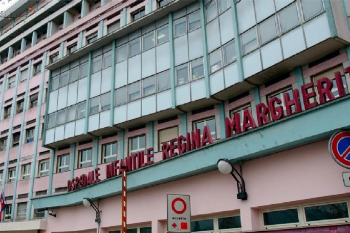 Incidente a Torino, bimbo di 2 anni e mezzo investito mentre era sul marciapiede: è grave