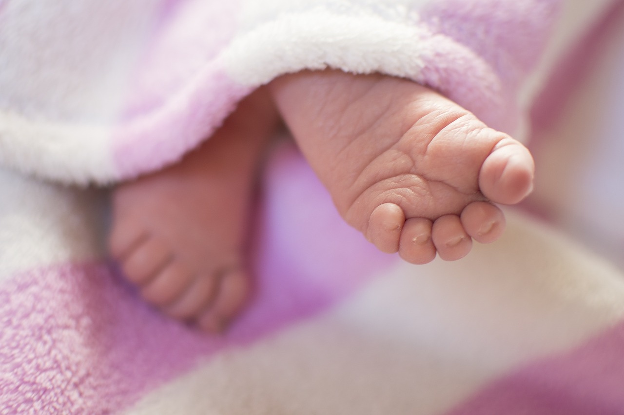 Bambina lasciata in ospedale