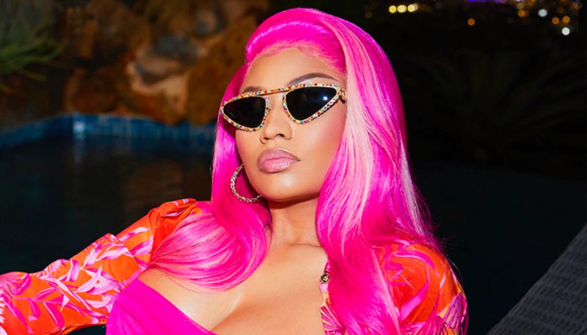 Nicki Minaj mostra il suo bambino al mondo