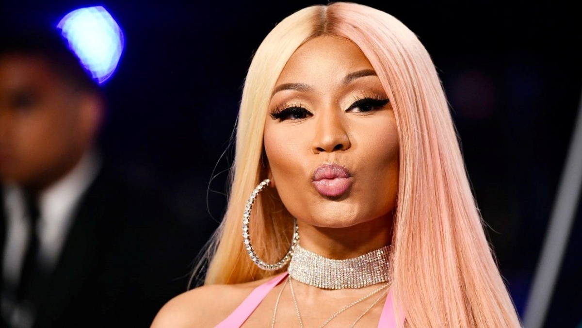 Nicki Minaj mostra il suo bambino al mondo