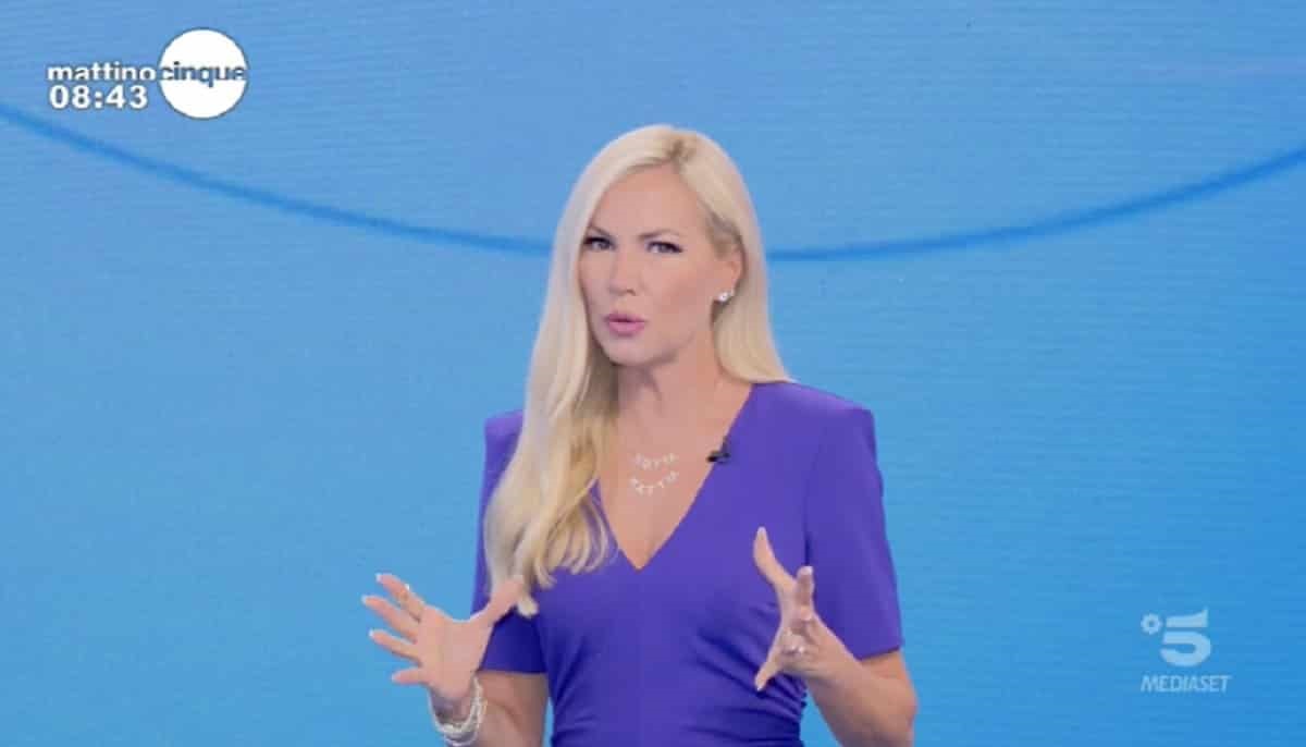 Mattino 5: “All’Isola dei Famosi il bidet si fa così”. Gelo in studio