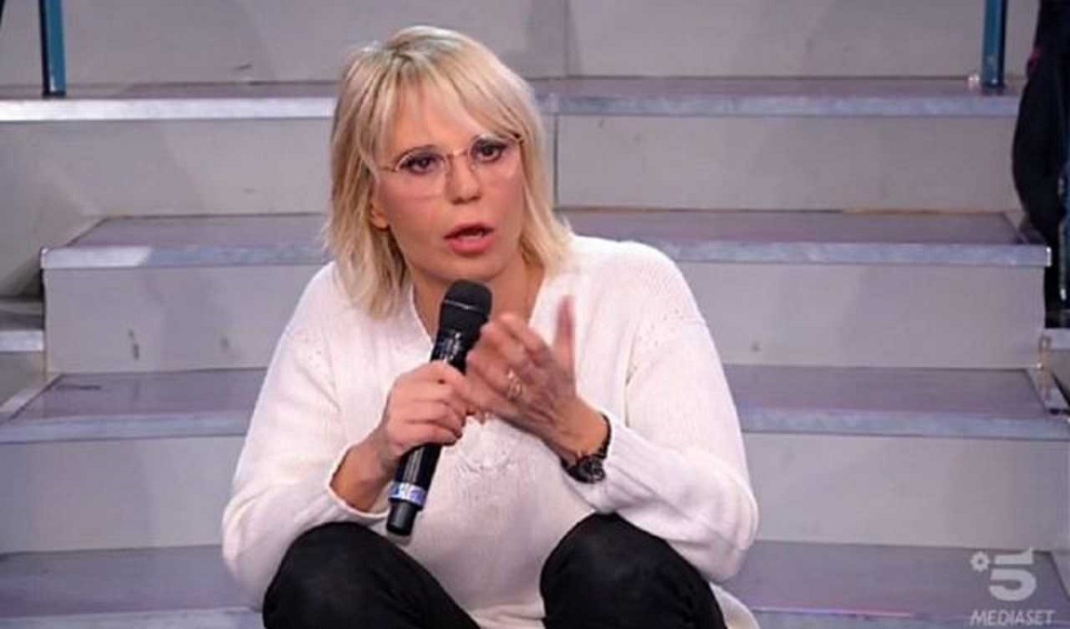 UeD: Maria De Filippi rimprovera un cavaliere e lui decide di andare via