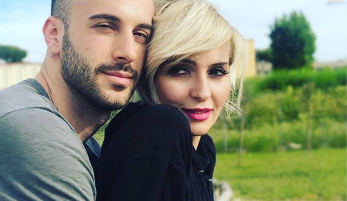 Veronica Peparini e Andreas Muller, avete mai visto la loro casa? Arredamento raffinato e molto originale, il salotto è a prova di ballo