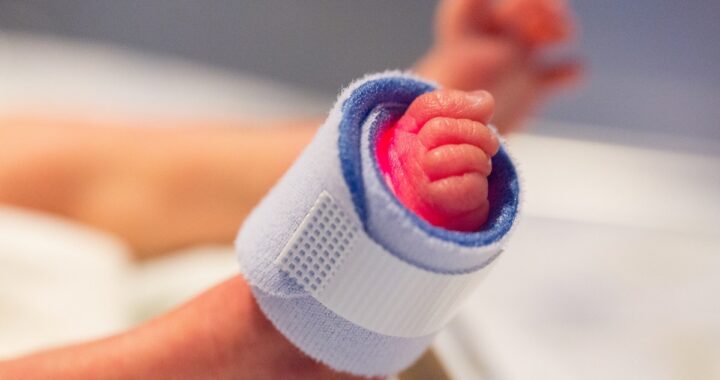 Madre in coma con un'emorragia cerebrale e incinta di 6 mesi: com'è finita la storia della piccola Vittoria