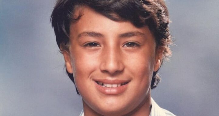 Oggi è uno dei volti più noti della televisione italiana, ma qui era solo un bambino. Avete capito di chi si tratta?