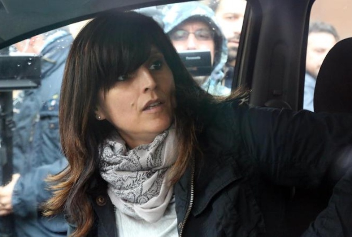 Delitto di Cogne, Annamaria Franzoni all’udienza in tribunale sbotta: “Ora basta”.