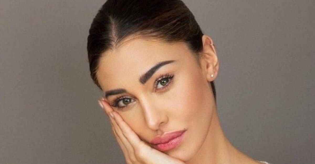 Belen Rodriguez The Maternity Look Combined With Stiletto Heels Is Liked But Do You Know How Much The Bag Costs The Price Is Staggering Curler Ruetir
