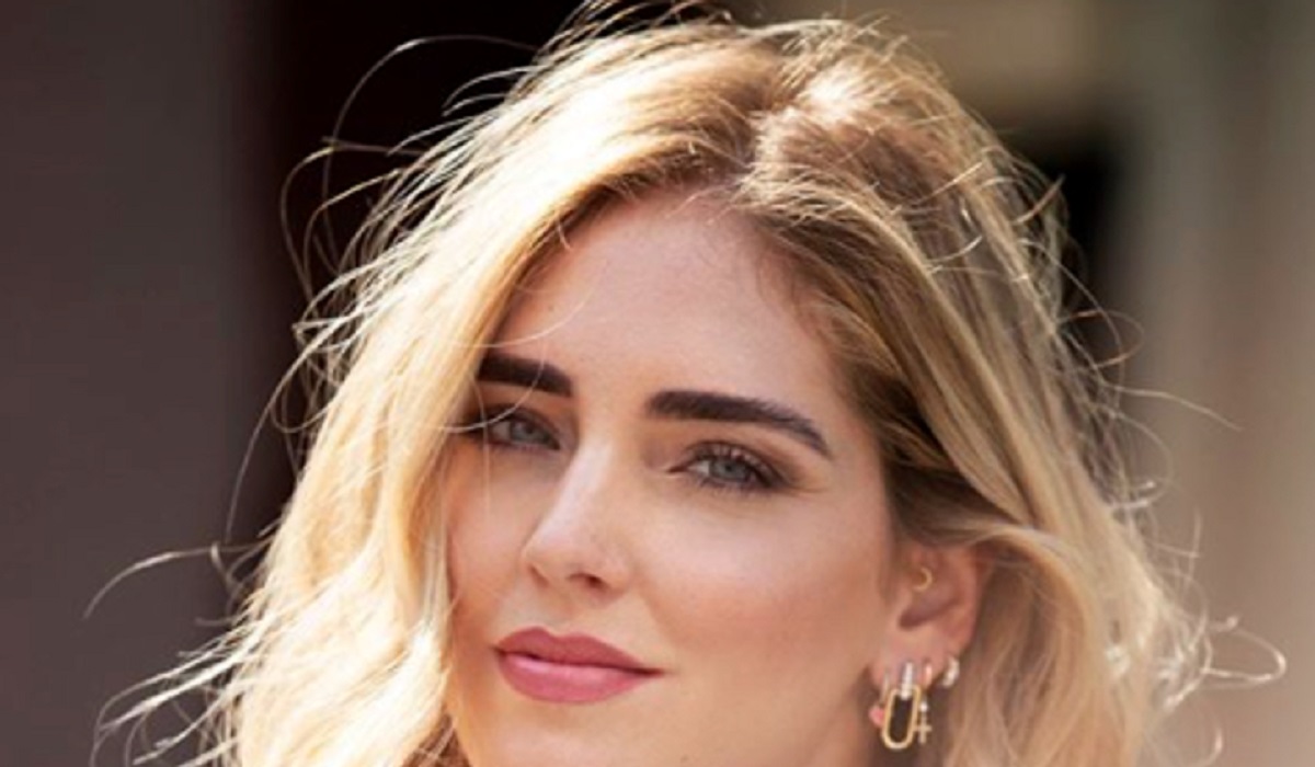 Chiara Ferragni, delizioso look premaman glamour e bon-ton ma sapete quanto costa? Un prezzo decisamente fuori dalla portata di molti