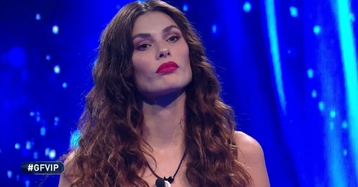 GF Vip, Dayane Mello ammette: “Ero sul water quando l’ho visto, ho infilato la mano e l’ho preso… l’ho appoggiato sulla cima del cestino”