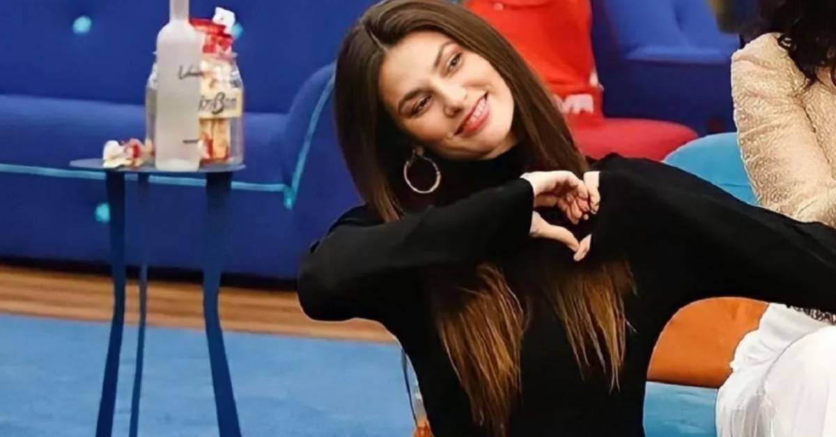 GF Vip 5, Dayane Mello meravigliosa con un ricercato look total black ma sapete quanto costa il suo outfit? Una fortuna