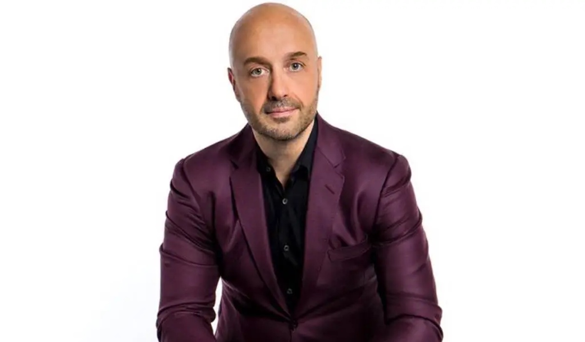 Joe Bastianich posa per il fotografo