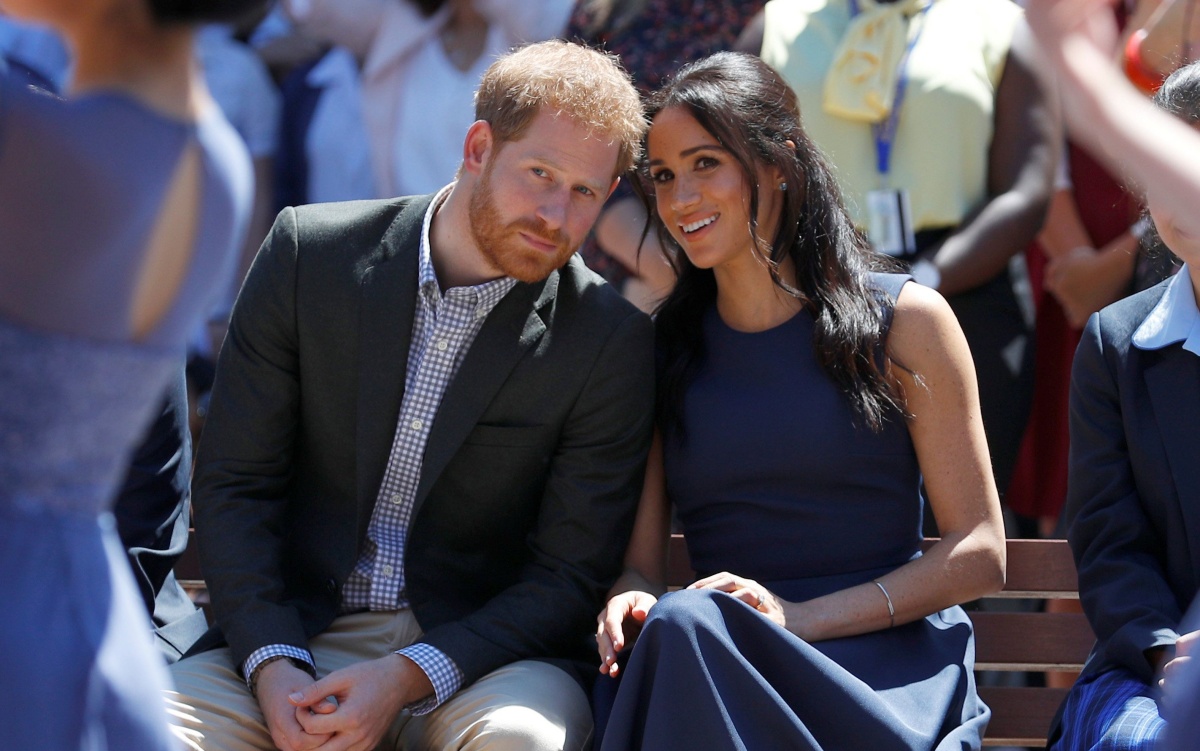 “Orecchini insanguinati” in regalo: Meghan Markle nel mirino delle critiche