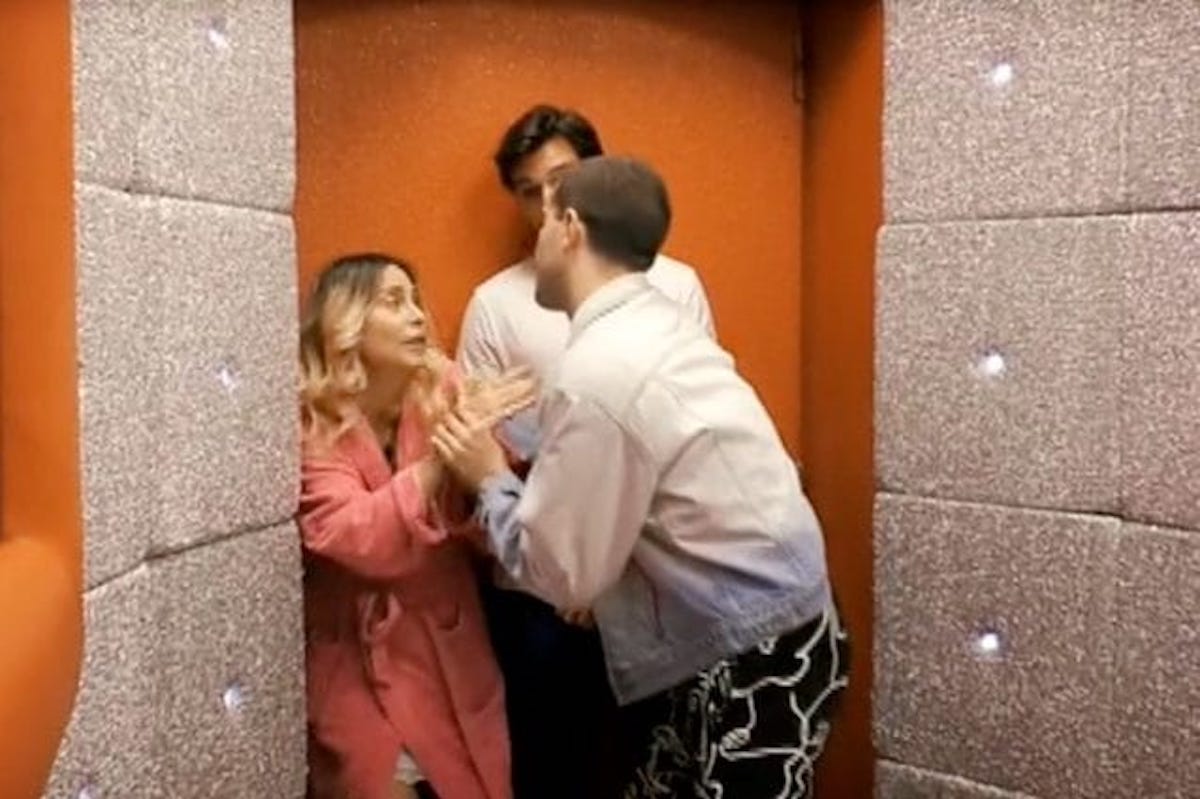 Perché la porta rossa era chiusa quando Tommaso Zorzi voleva abbandonare la casa?
