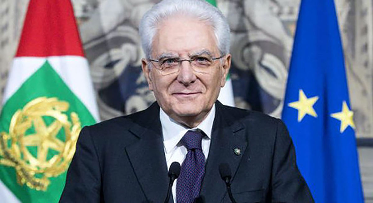 Sergio Mattarella sorridente