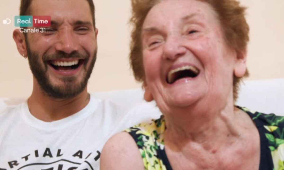 Stefano De Martino ricorda la nonna scomparsa: “Un esempio”