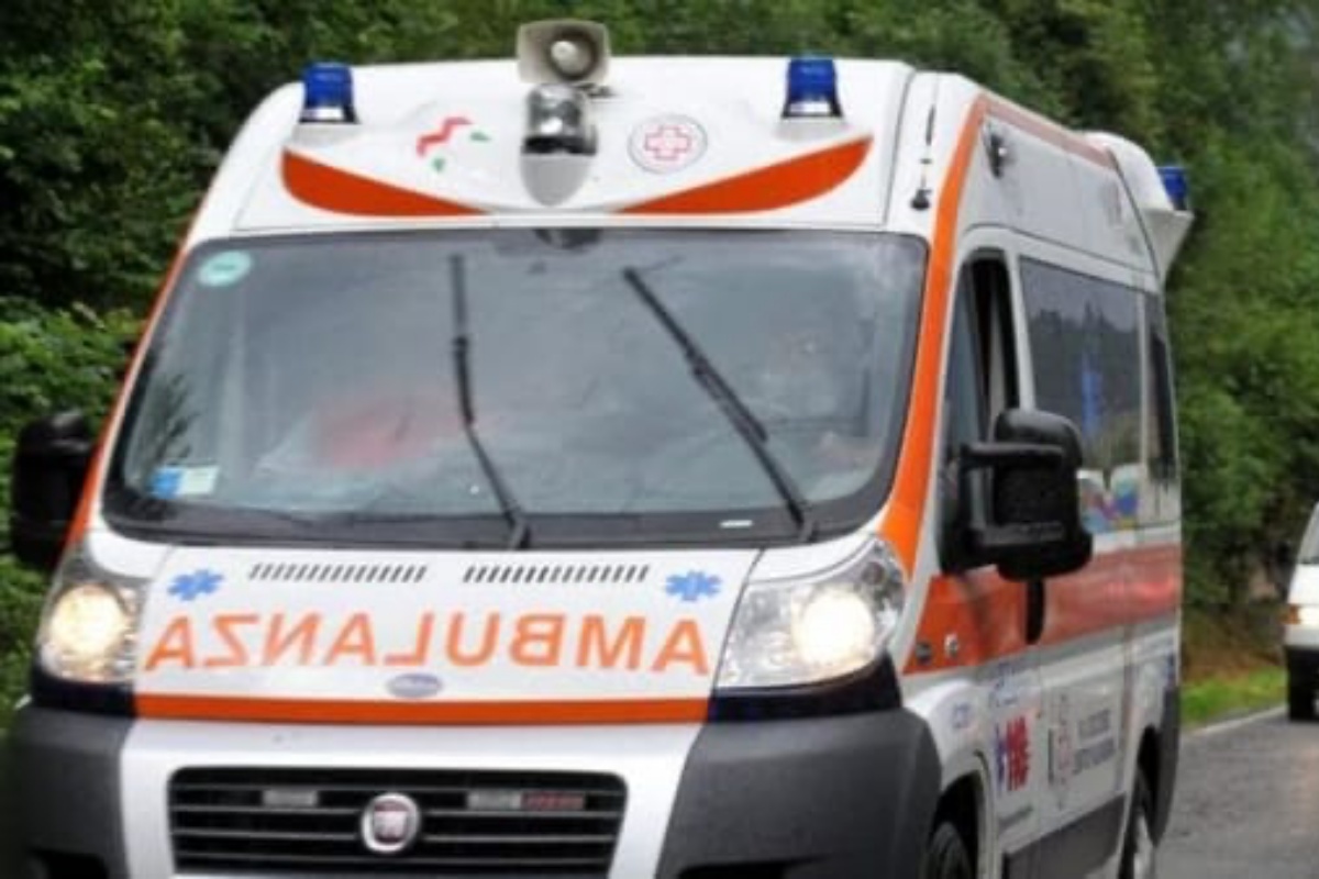 “Aiutatemi, è svenuta!” La disperata chiamata di un bimbo di 5 anni alla polizia